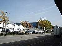 Blick von der Althardstrasse auf das Gebäude